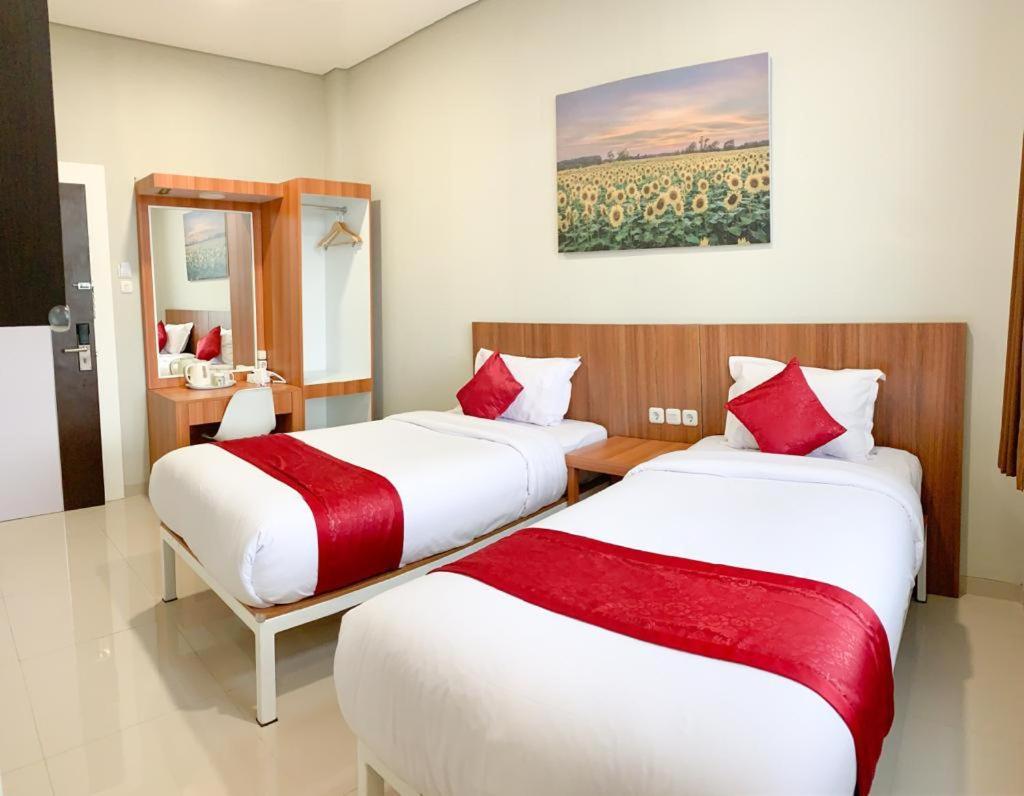 Oyo 2816 Privato Suite Kembaran Exterior photo