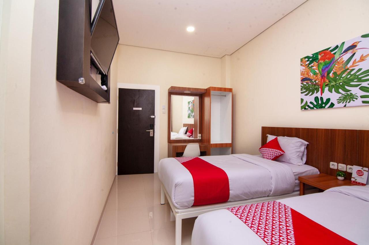 Oyo 2816 Privato Suite Kembaran Exterior photo