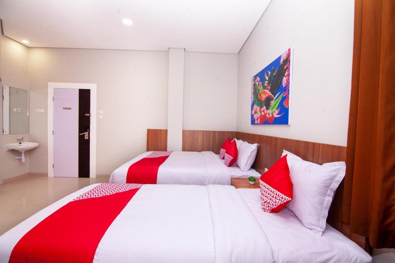 Oyo 2816 Privato Suite Kembaran Exterior photo