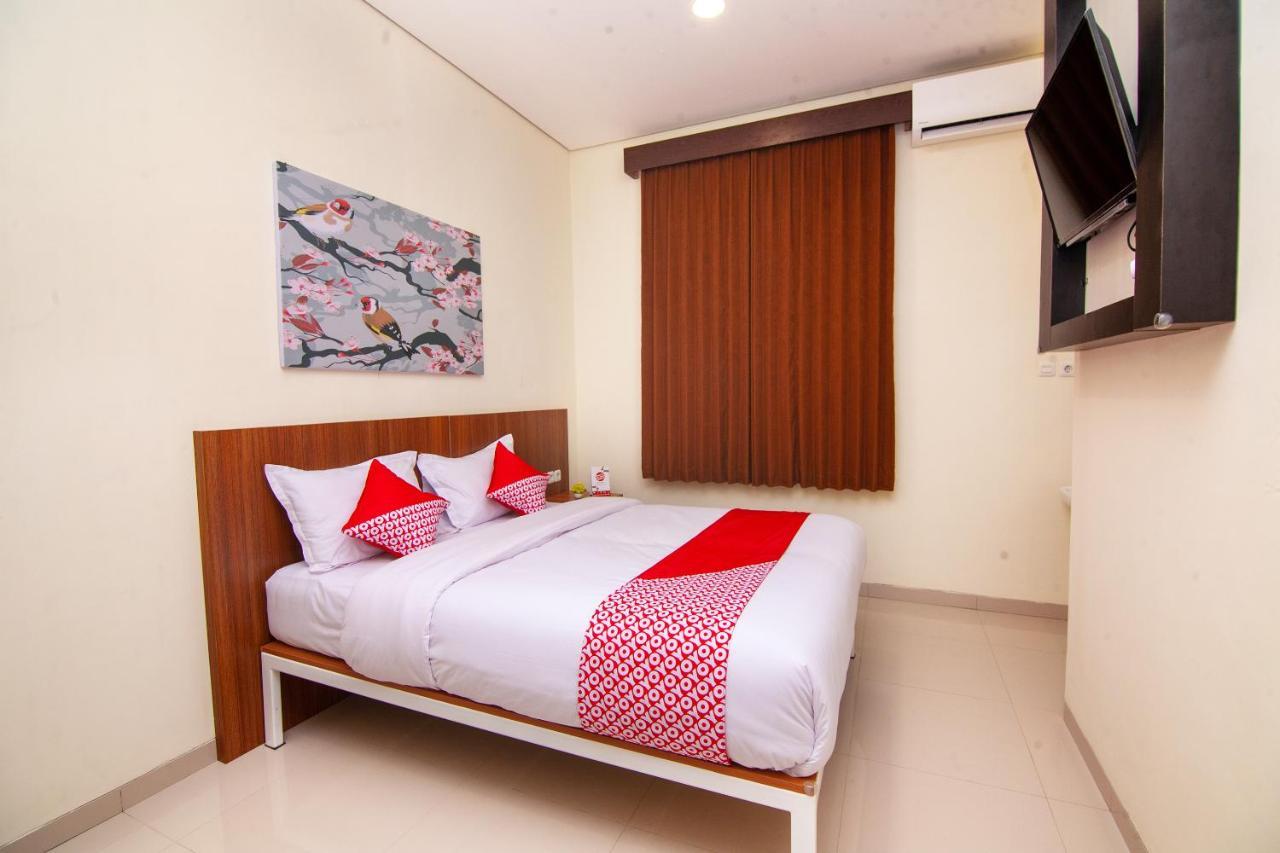 Oyo 2816 Privato Suite Kembaran Exterior photo