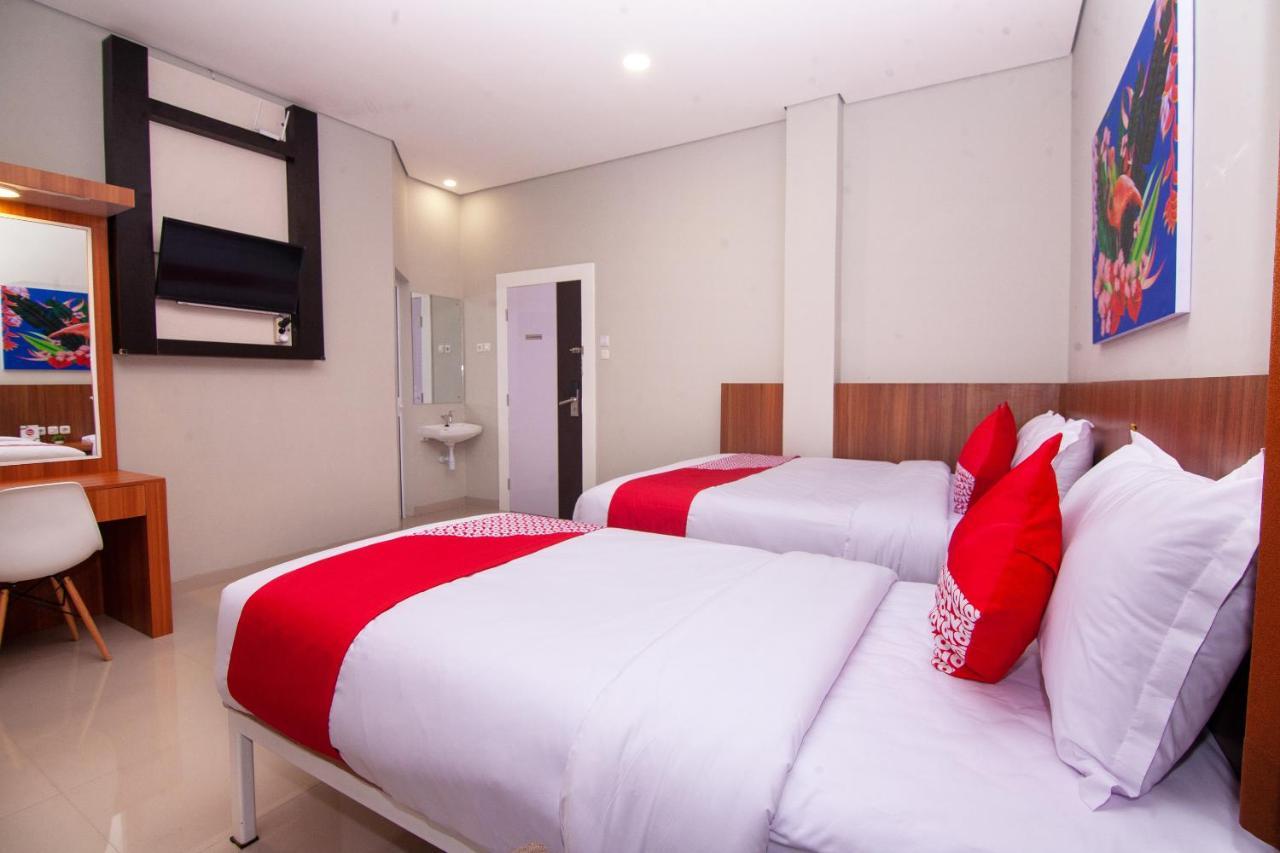 Oyo 2816 Privato Suite Kembaran Exterior photo