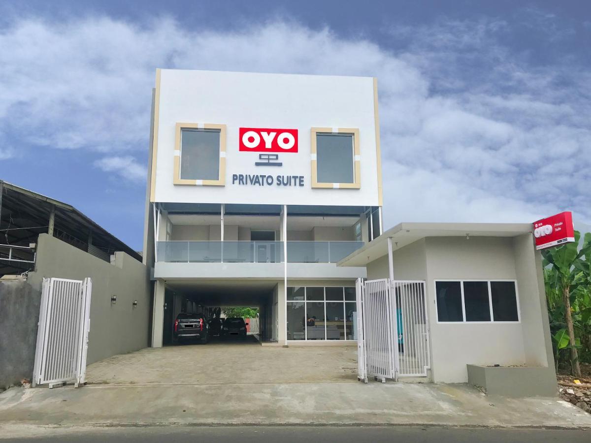 Oyo 2816 Privato Suite Kembaran Exterior photo